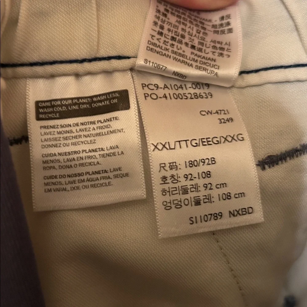 Levi's Navy Chino Pants Like New - Picture 2 of 7